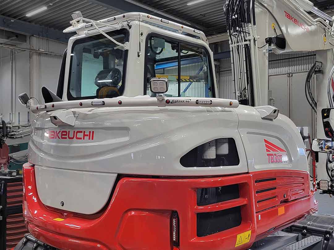 Huvbåge Takeuchi TB335R
